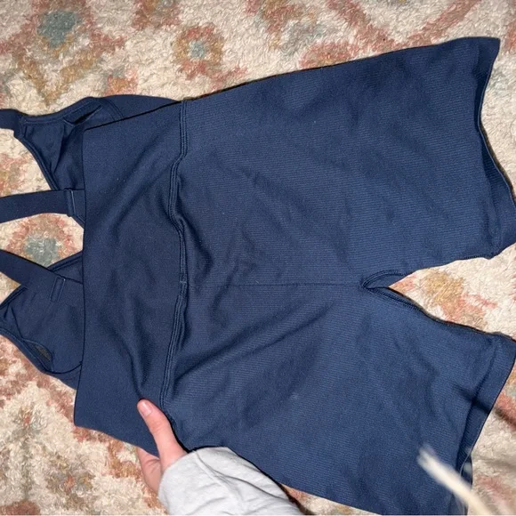 ALO WORKOUT SET - Picture 8 of 10